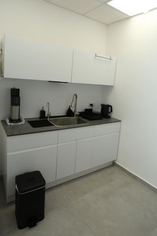 משרדים, הרב ניסנבאום 37, בת ים