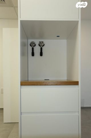 משרדים, הרב ניסנבאום 37, בת ים