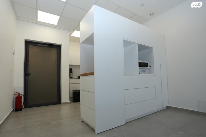 משרדים, הרב ניסנבאום 37, בת ים