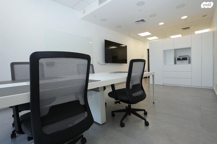 משרדים, הרב ניסנבאום 37, בת ים