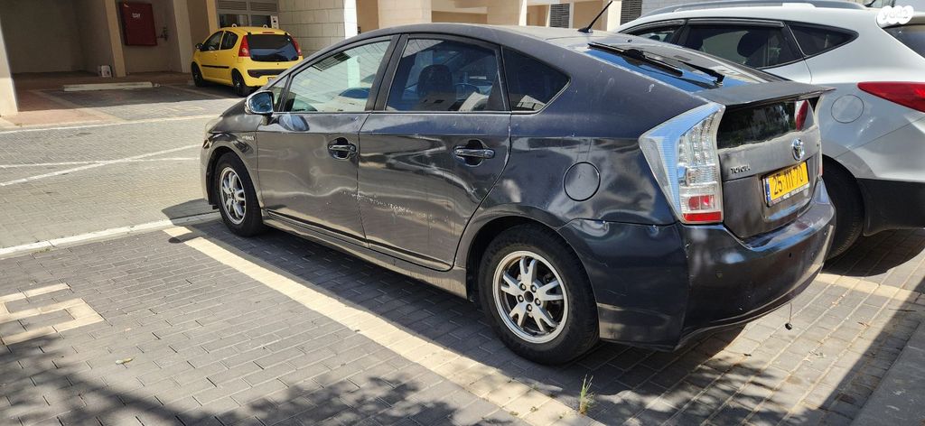 טויוטה פריוס