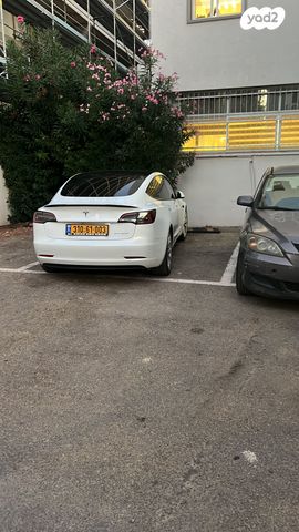 מודעת רכב טסלה מודל 3