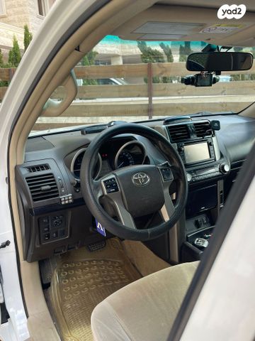 טויוטה לנד קרוזר
