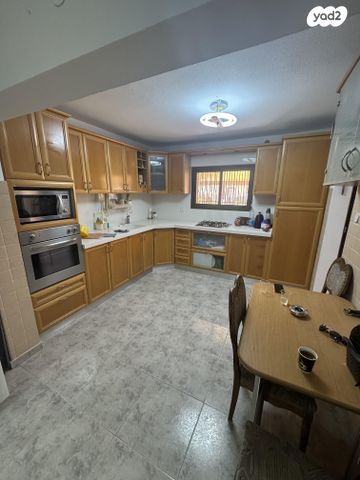 עין עופרים 12