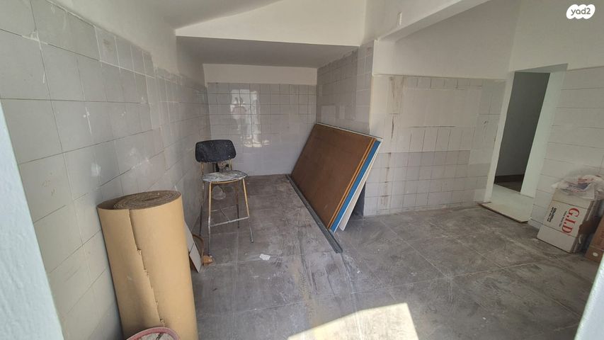 חנויות/ שטח מסחרי, משה בקר 4, מב"ת צפון, אזור תעשיה ישן, ראשון לציון