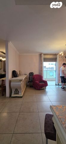 דירה, בלפור 72, עצמאות יוספטל, בת ים