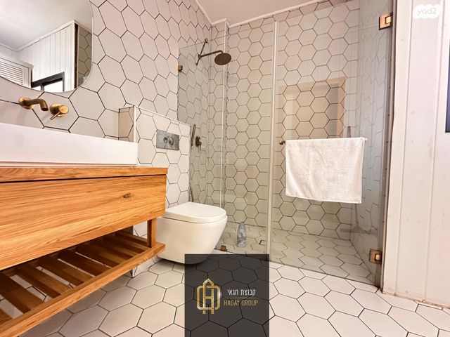 ניסים אלוני 