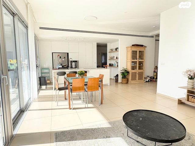 דירה, נווה גן, רמת השרון