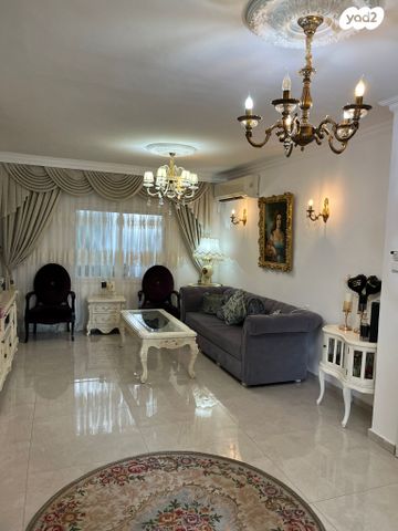 דירה, ביאליק 24, לב העיר, בת ים