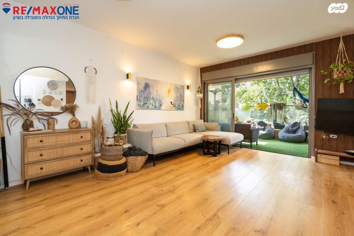 דירה, מאיר אריאל 3, הזמר העברי, כפר סבא