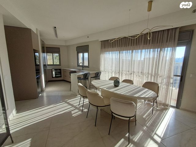 גבעת הורדים, רסקו