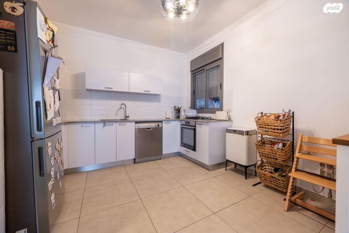 דירה, הרב שלום שבזי, פסגות אפק, ראש העין