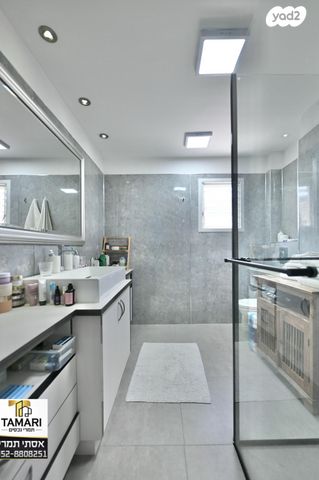 בית פרטי/ קוטג', האגם, קרית הפרחים - 2005, רעננה