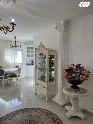 דירה, ביאליק 24, לב העיר, בת ים