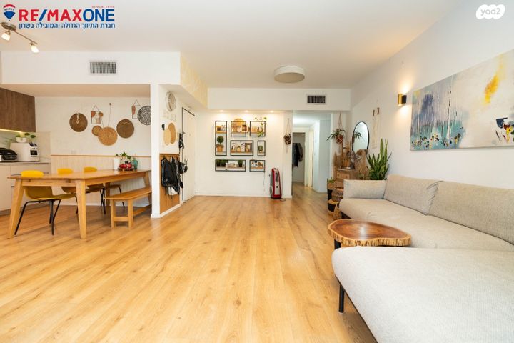 דירה, מאיר אריאל 3, הזמר העברי, כפר סבא