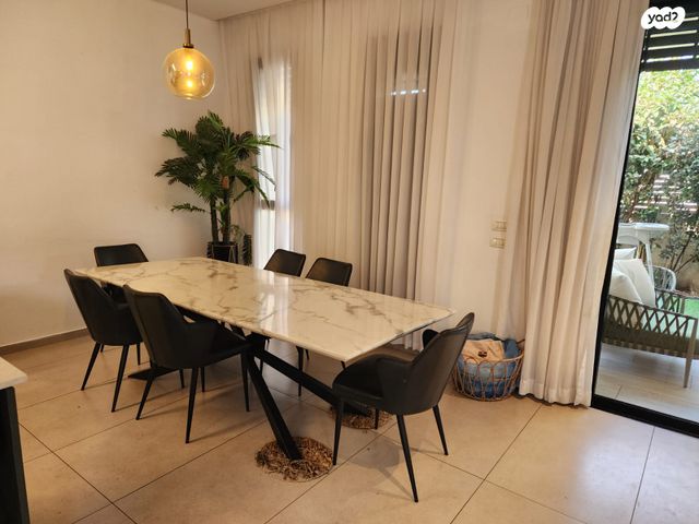 דו משפחתי, חדרה