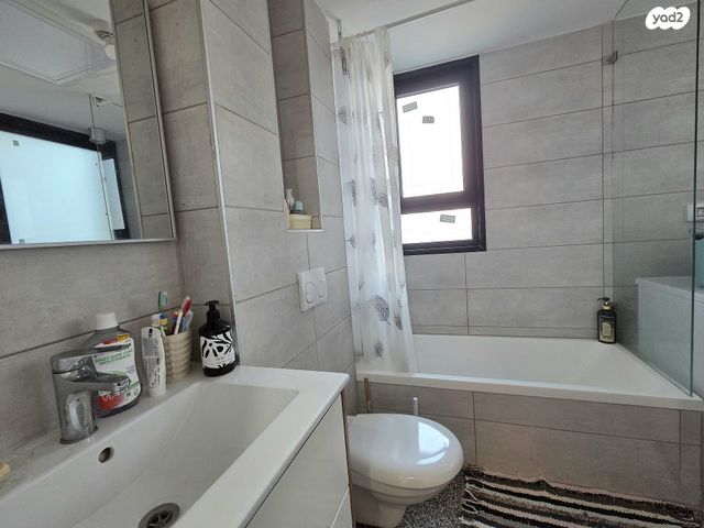 דירה, הרא"ה 240, אזור הבילויים, רמת גן