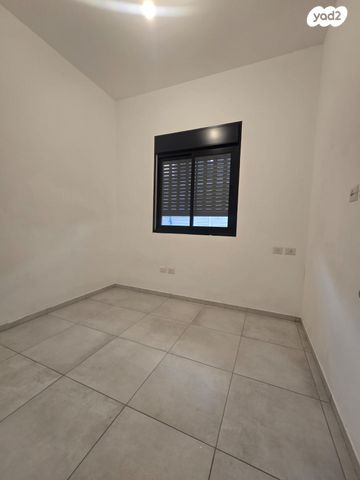 דירת גן, מור, אור ים, אור עקיבא