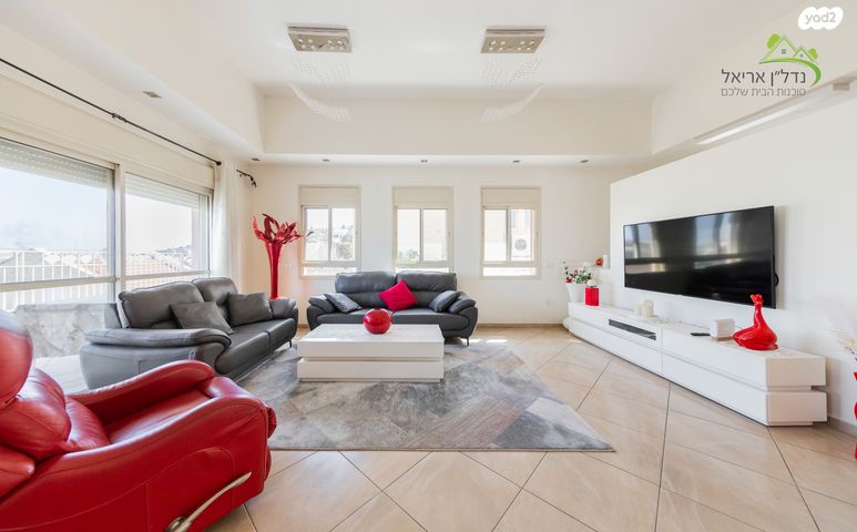 בית פרטי/ קוטג', השקד 17, אריאל