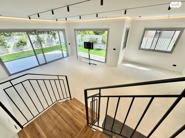 דו משפחתי, מקוב, רחובות