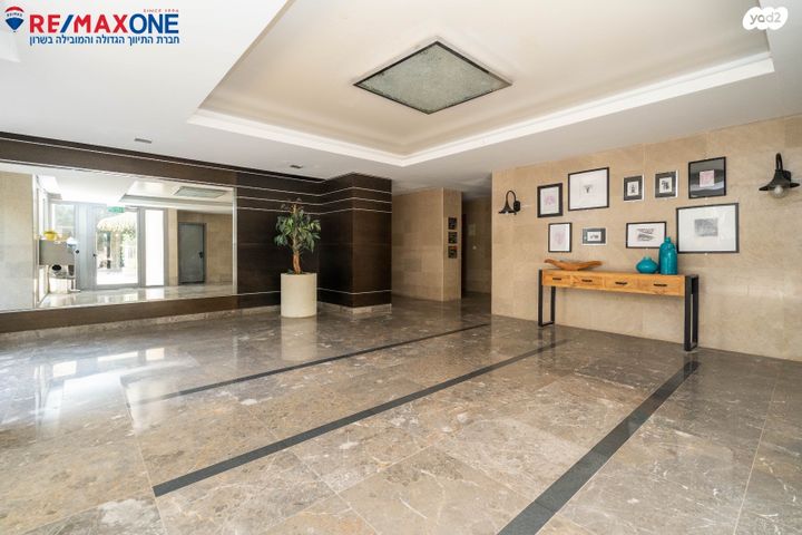 דירה, מאיר אריאל 3, הזמר העברי, כפר סבא