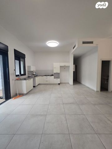 דירת גן, מור, אור ים, אור עקיבא