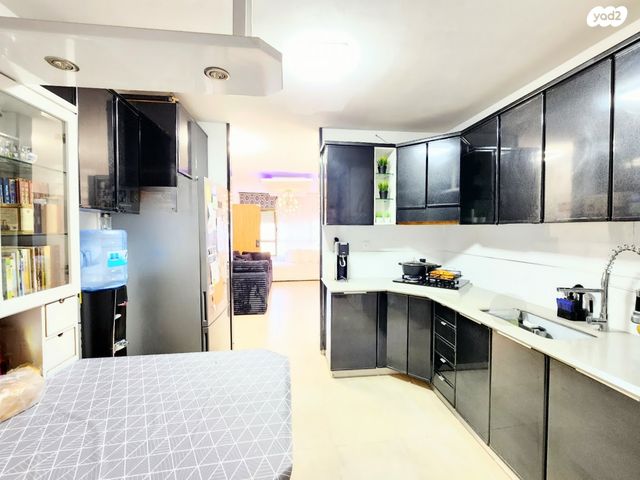 דירת גן, כרכום, יצחק רבין, מעלות תרשיחא