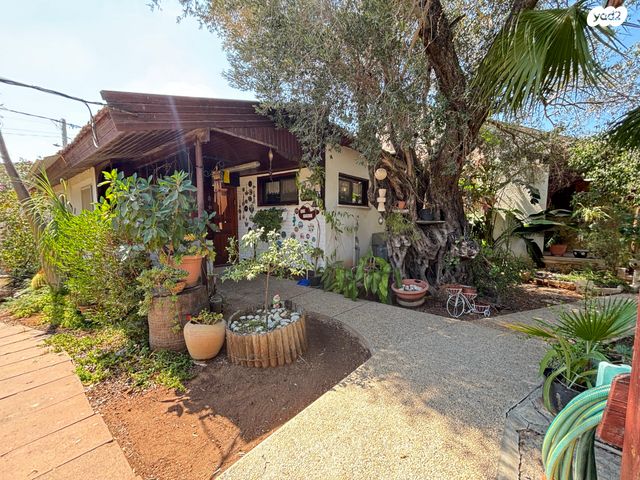 מגרשים, שלום עליכם, מגדל העמק