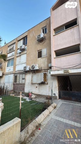 דירה, רחבת סנהדרין, דימונה