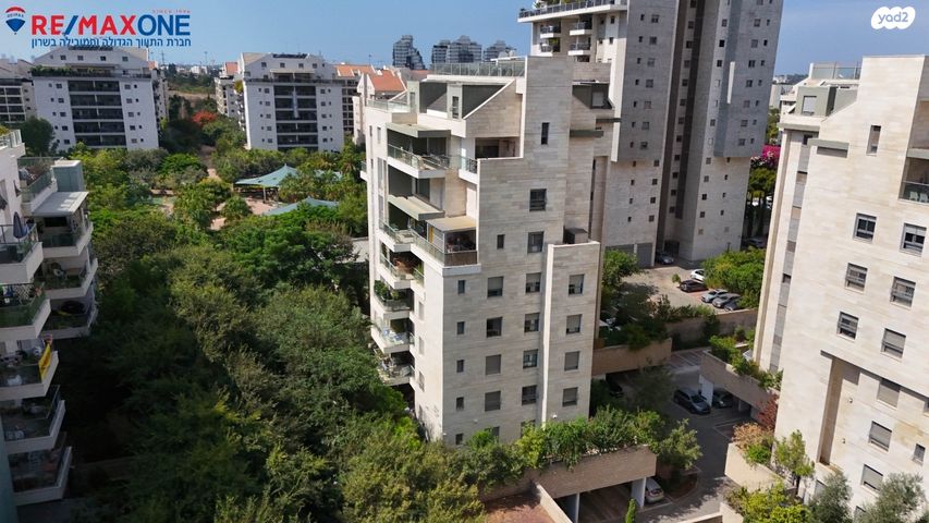 דירה, מאיר אריאל 3, הזמר העברי, כפר סבא