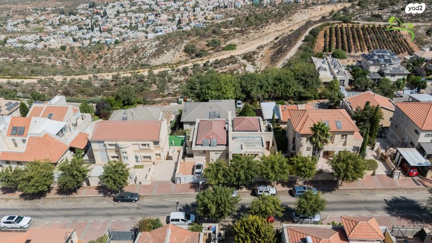 בית פרטי/ קוטג', השקד 17, אריאל