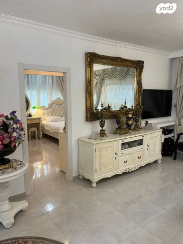 דירה, ביאליק 24, לב העיר, בת ים