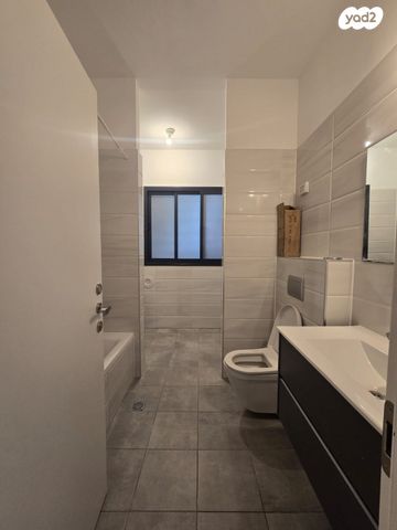 דירת גן, מור, אור ים, אור עקיבא