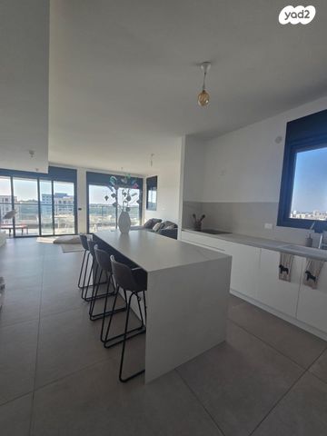 גג/ פנטהאוז, אור ים, אור עקיבא