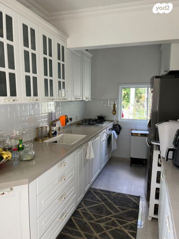 דירה, ביאליק 24, לב העיר, בת ים