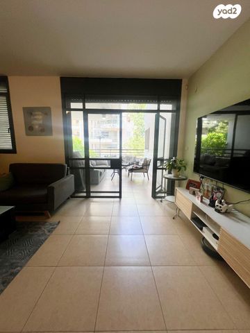 דירה, היסמין, הפרחים, כפר סבא