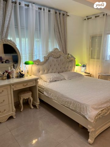 דירה, ביאליק 24, לב העיר, בת ים