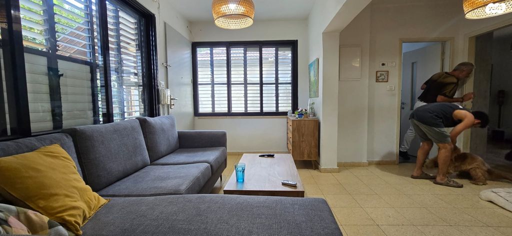 בית פרטי/ קוטג', הרב עוזיאל, נווה ישראל, הרצליה