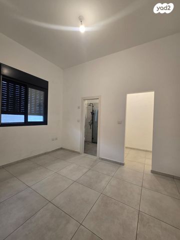 דירת גן, מור, אור ים, אור עקיבא