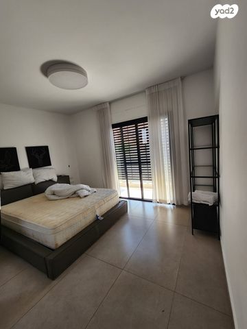 דו משפחתי, חדרה