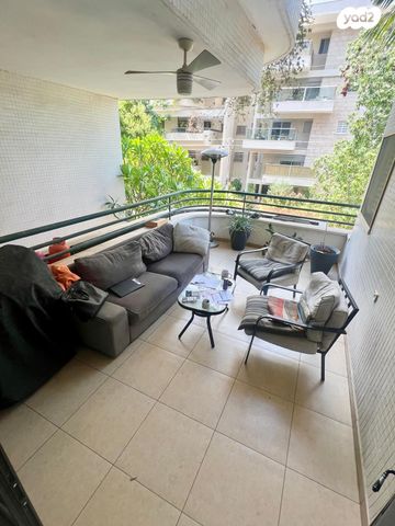 דירה, היסמין, הפרחים, כפר סבא