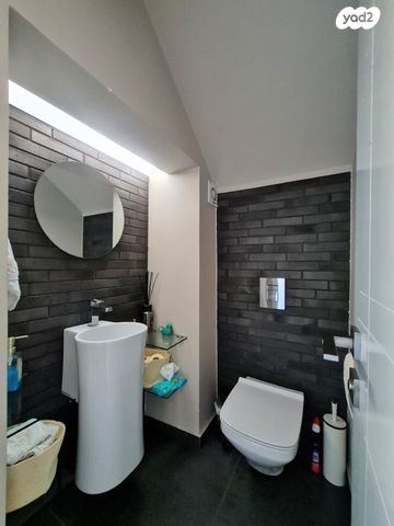 דופלקס, שרה אהרונסון, קרית הפרחים - 2005, רעננה