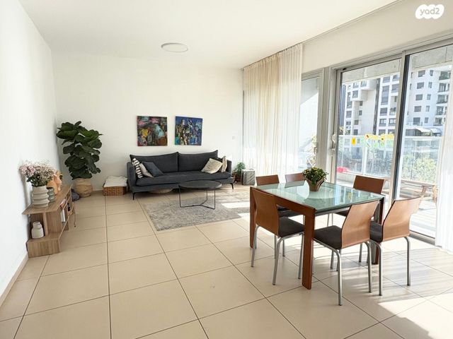 דירה, נווה גן, רמת השרון