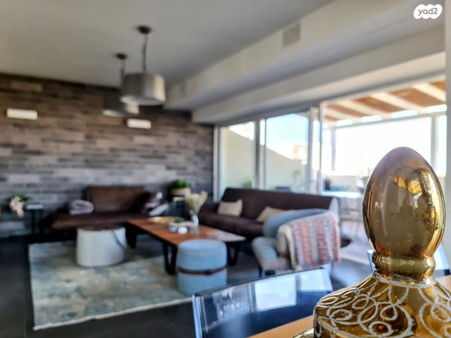 דופלקס, שרה אהרונסון, קרית הפרחים - 2005, רעננה