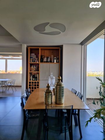 דופלקס, שרה אהרונסון, קרית הפרחים - 2005, רעננה