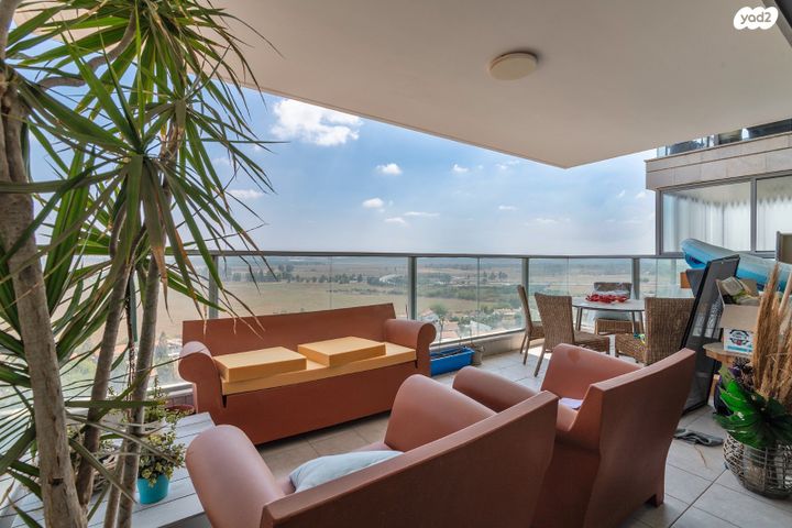 דירה, חרמון, נאות שז"ר, יבנה