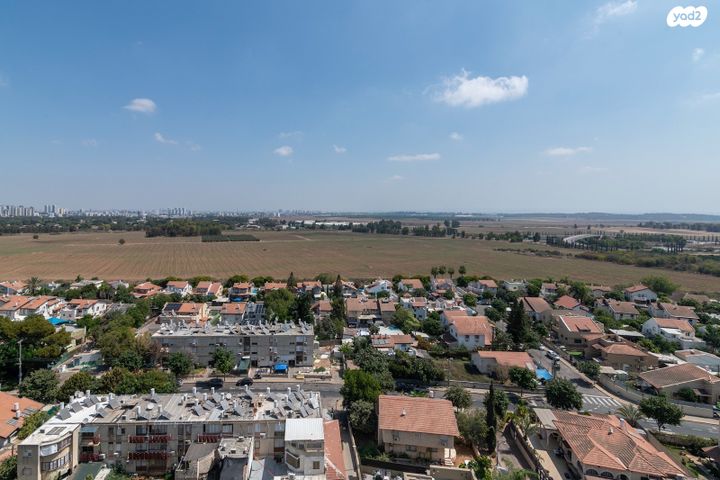 דירה, חרמון, נאות שז"ר, יבנה