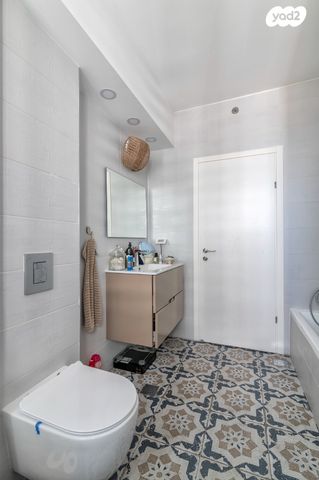 דירה, חרמון, נאות שז"ר, יבנה