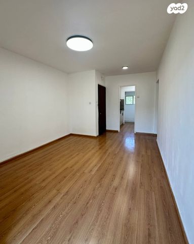 דירה, הגפן, המיסדים, כרמיאל