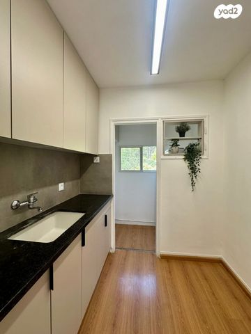 דירה, הגפן, המיסדים, כרמיאל